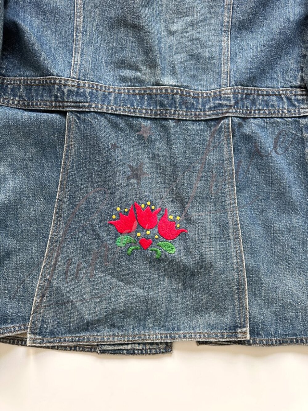 FREE PEOPLE x Levi's Embroidered Denim Jacket - EXCLUSIVE! - Picture 9 of 13